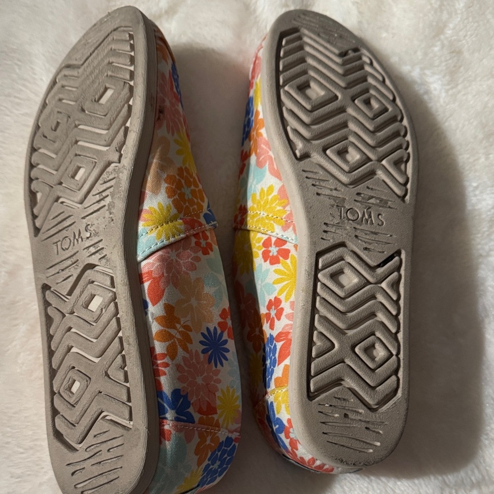 TOMS Women's Multicolor Floral Loafers - Picture 6 of 6